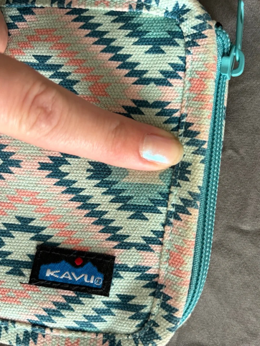 NWOT KAVU Zippy Wallet in Sunset Diamond Pattern! Teal, Pink, Travel, Utility